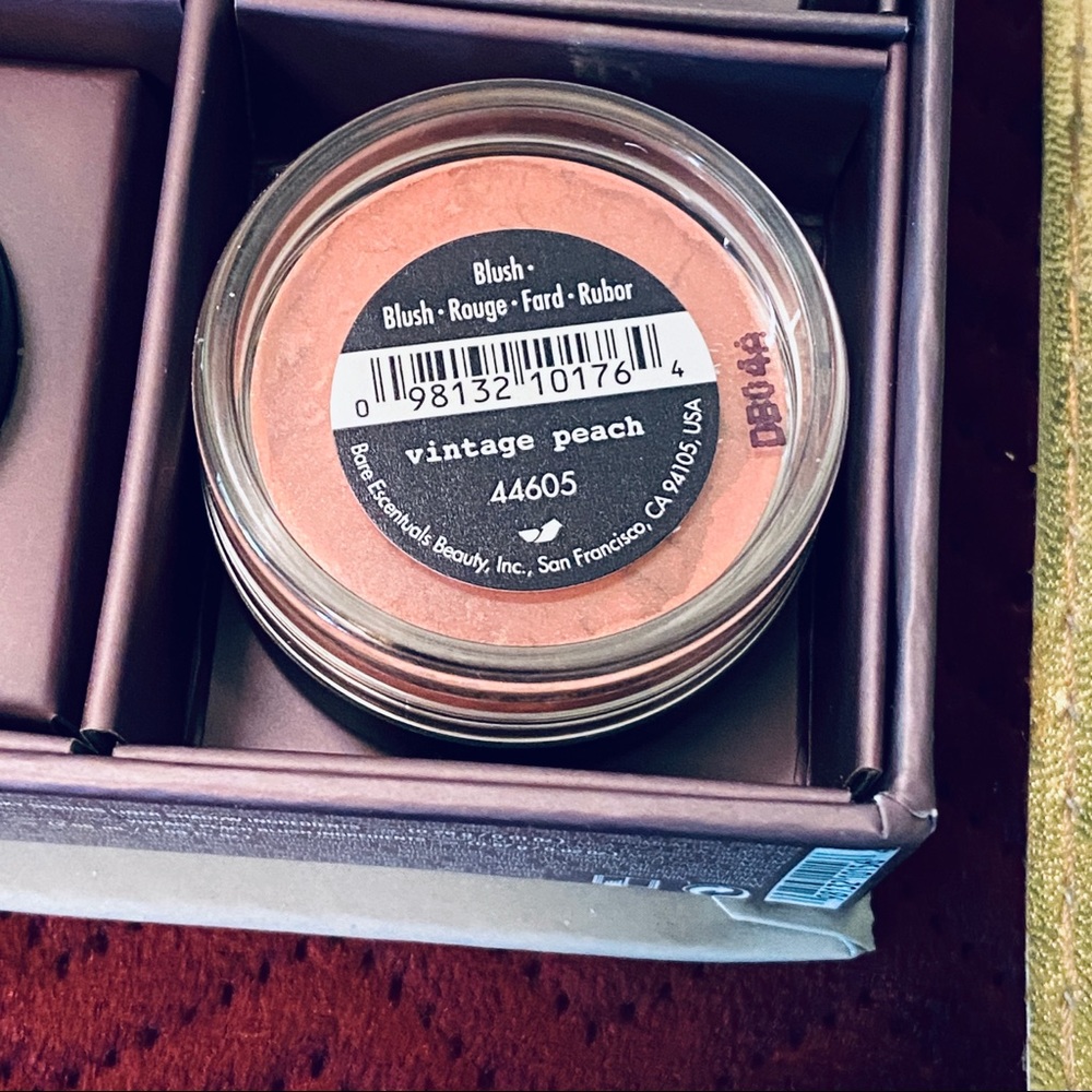 bareMinerals Face Fashion 5 pc set- eyeshadow, blush, lip polish and liner. NIB - Picture 6 of 9
